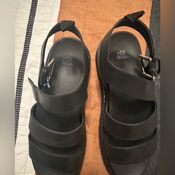 Wild Fable Black Sandals - Picture 2 of 4